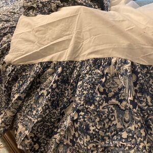 “PORCELAIN”.   RALPH LAUREN HOME
CAL-King bedskirt